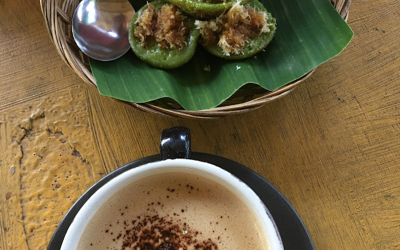 Warung Jaja Laklak Uenak