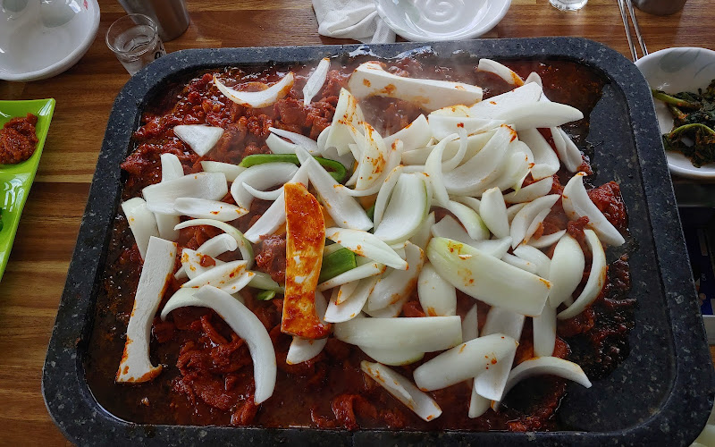 솥뚜껑삼겹살 (오리주물럭,삼겹살전문)