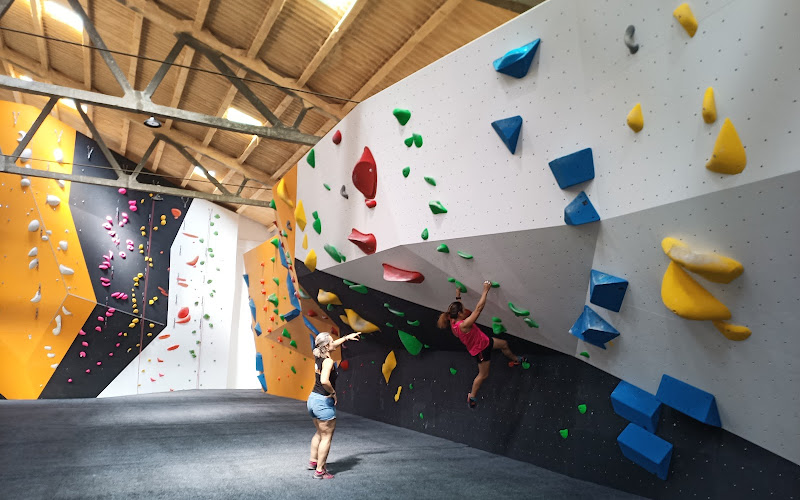 IN WALL climbing center - Rocódromo Setúbal
