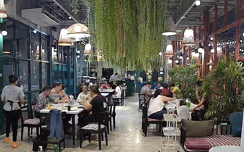 ตรี คาเฟ่ แอนด์ เรสเตอรองต์