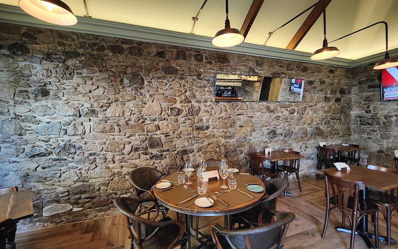 Apollo 14 Bar & Bistrô