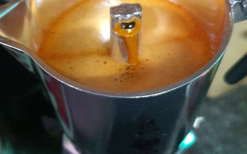 กาแฟสด10บาทบ้านไม้เมืองตาก by โกโบริถ้ำลิเจีย