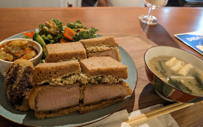 DISH & WINE CRIB（ディッシュ アンド ワイン クリブ）