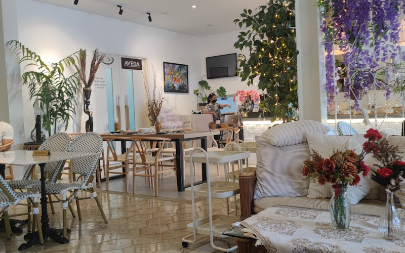 SAMA Restaurant & Café Dining