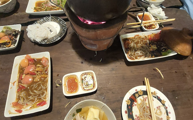 จิ้มจุ่มริมทาง