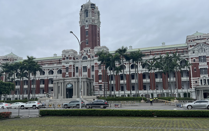 Taipei Nightlife: Classic Taipei Pub Crawl Meeting Point - TourMeAway