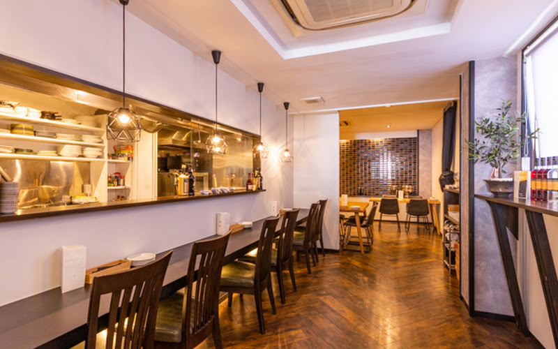 小さな町のなかのレストラン bistro