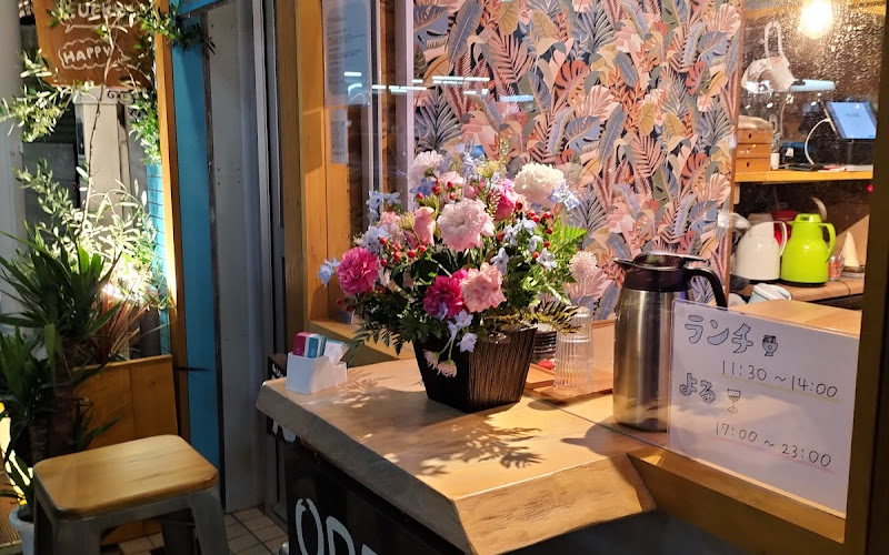 オイスターバー 渚のうどん 明るく楽しく