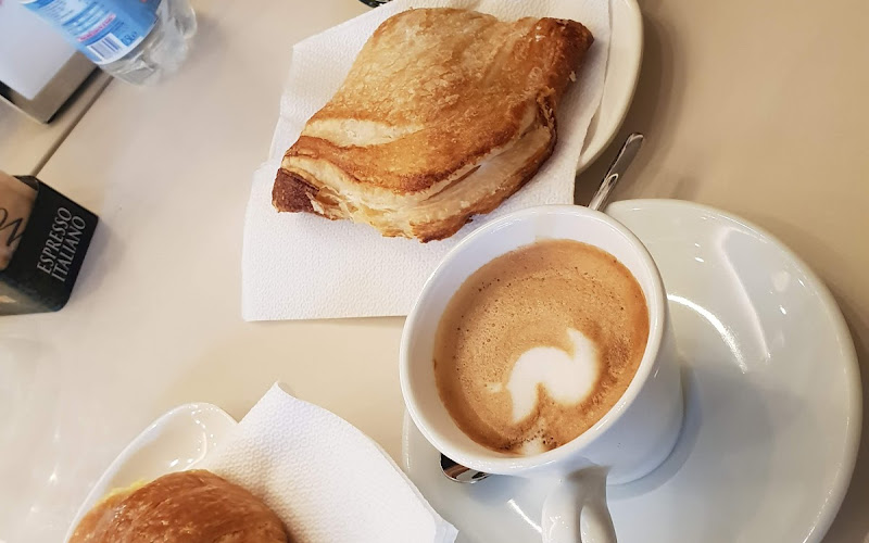 Raphael Cafe'