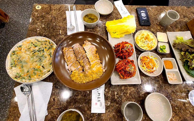 대덕골보쌈칼국수