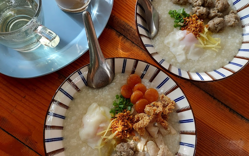 ร้านโจ๊กย่าต้อย by pop