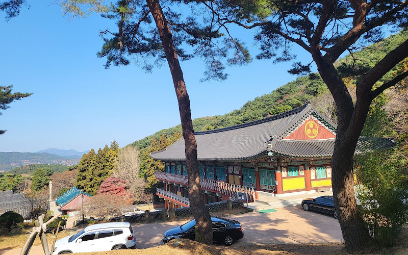 Yonghwasa Temple