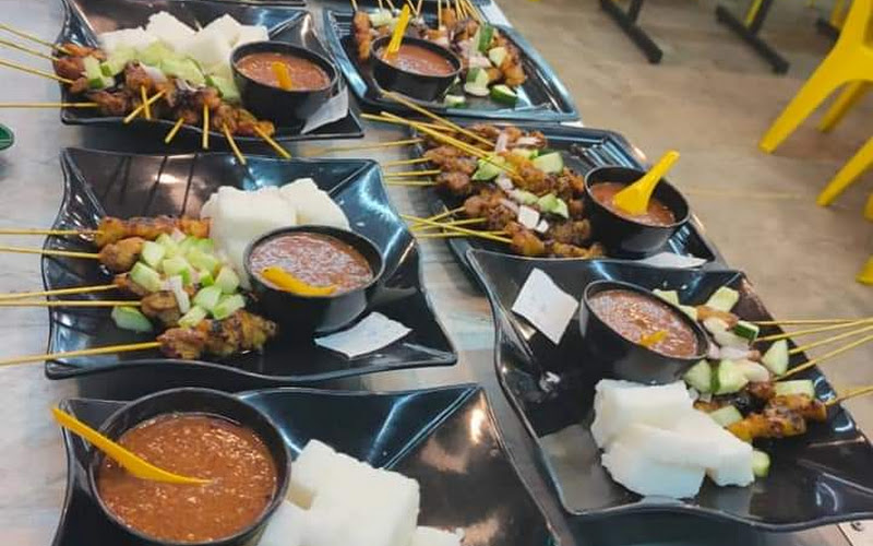 Ainyoe satay tanah merah