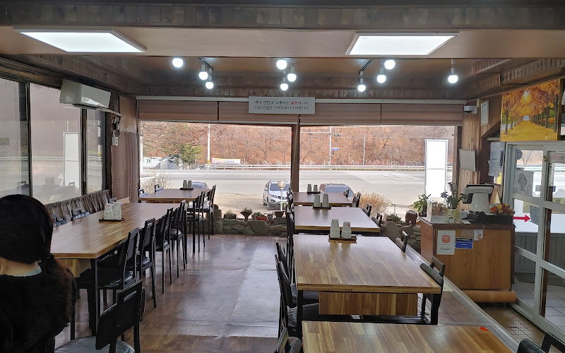 시골밥상 약수터집