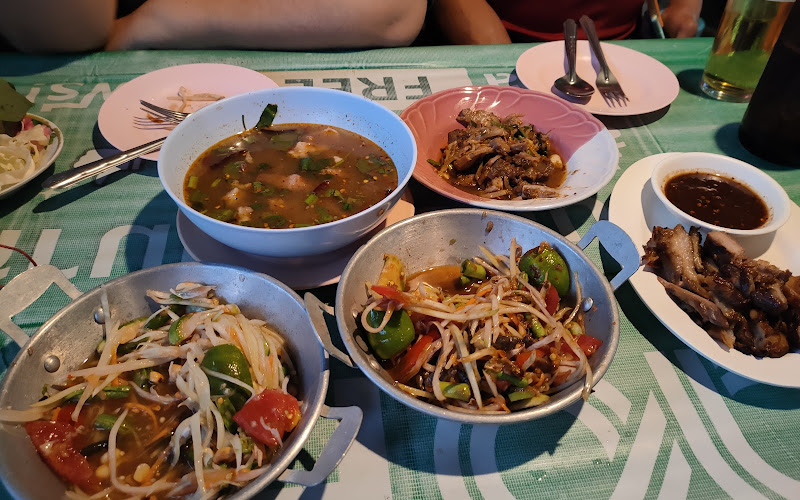 Lab Loong Oat Restaurant for Somtum Spicy Papaya Salad