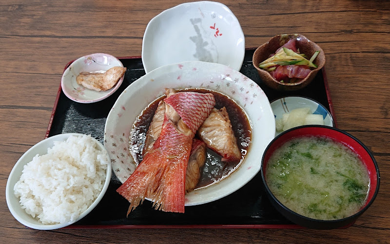 優秀（ゆたしく）鮮魚さかな食堂