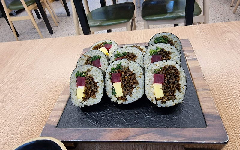 Baemal Kalguksu Gimbap