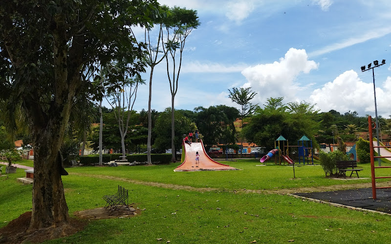 タマン・タセック・タコン