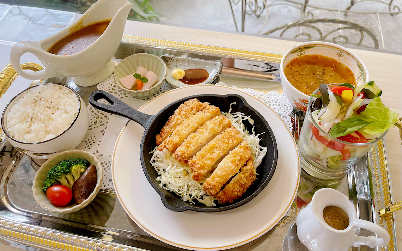 Moni .curry｜咖哩餐廳。擠花甜點。貓貓酥。Coffee