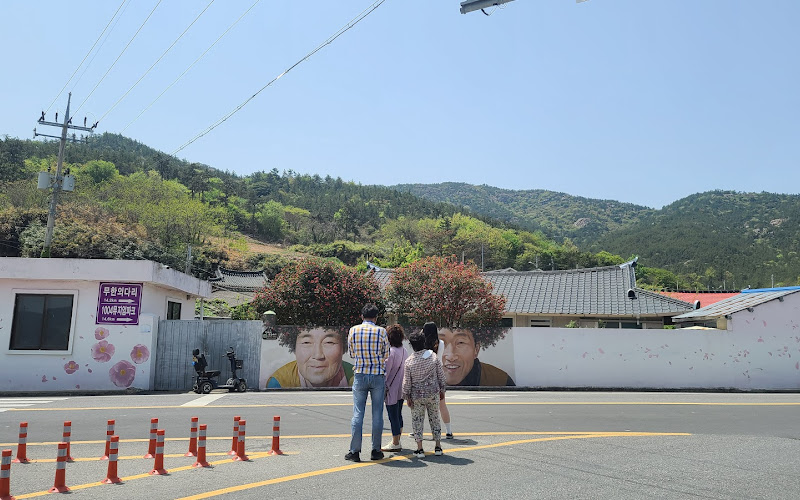 동백 파마 벽화 (기동삼거리 파마머리 벽화)