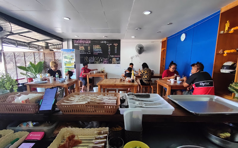 ร้านพี่หมีข้าวมันไก่&เกาเหลาเลือดหมู