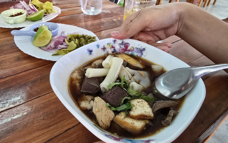 ก๋วยจั๊บน้ำข้นเมืองแพร่ & ข้าวซอย