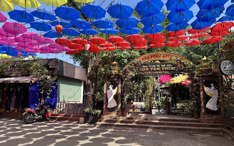 Village de la Soie (Silk Village)