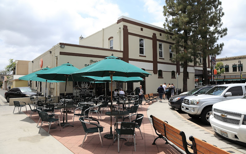 Two's Company Café