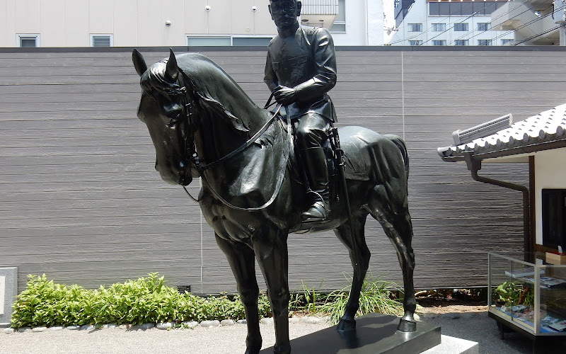 Statue of General Akiyama Yoshifuru