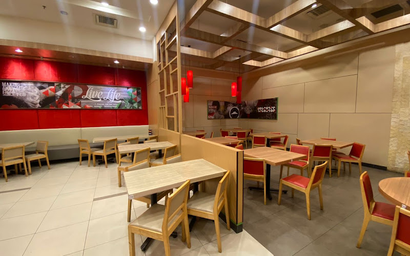 Pizza Hut Restaurant Aeon Station 18