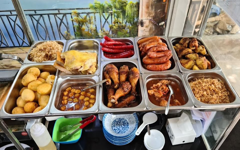 Bánh mì & xôi huyền