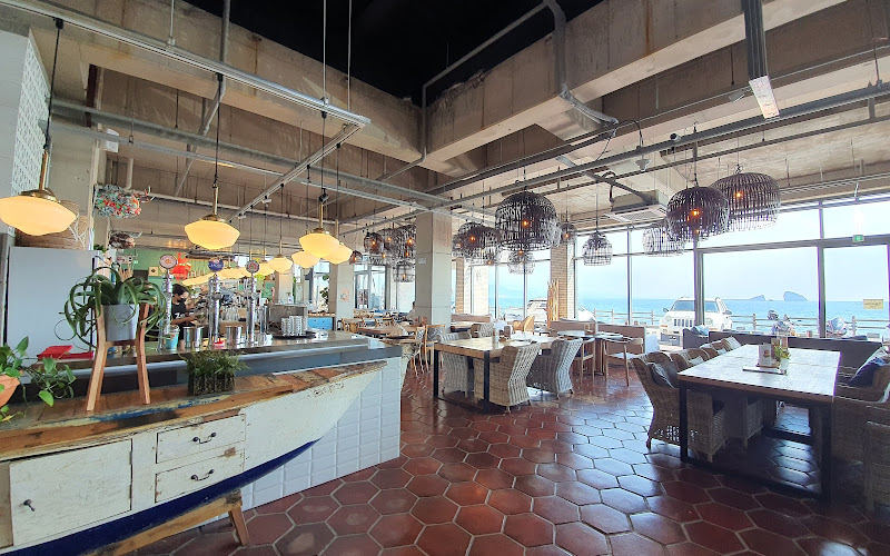 Tropical Hideaway Cafe