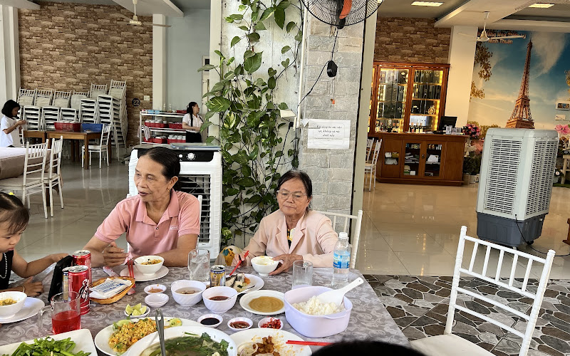 Nhà Hàng Hoa Thiên Lý