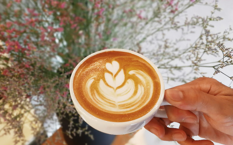 Junction Cafe & Coffee Roaster โพธาราม