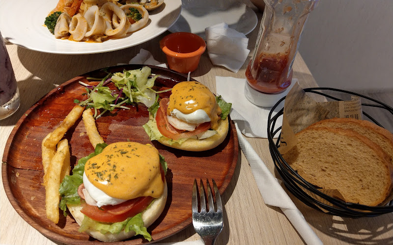 饗楽餐庁 Feast &Fun