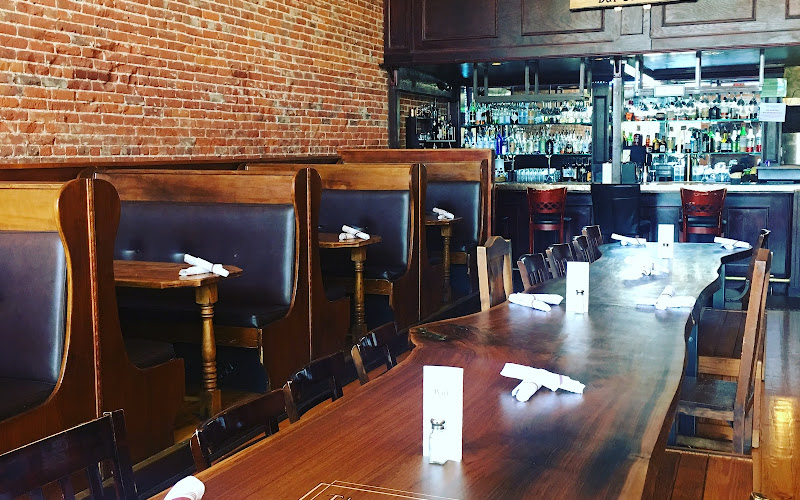 The Pearl Bar & Grill