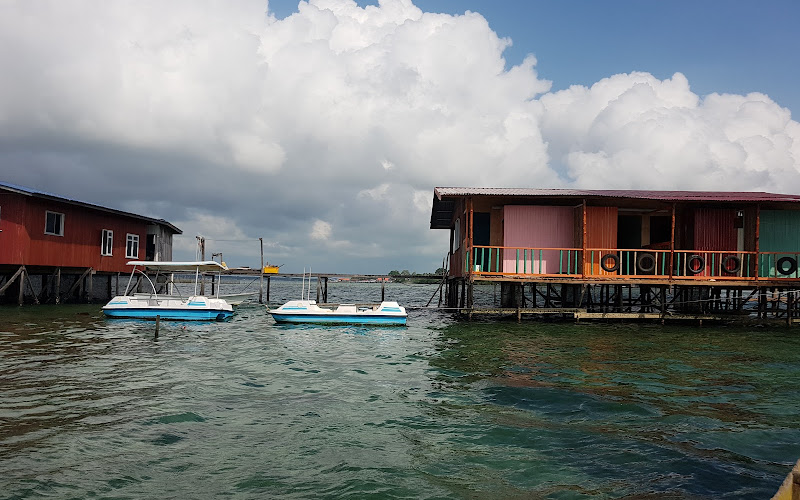 Poga Floating Backpackers