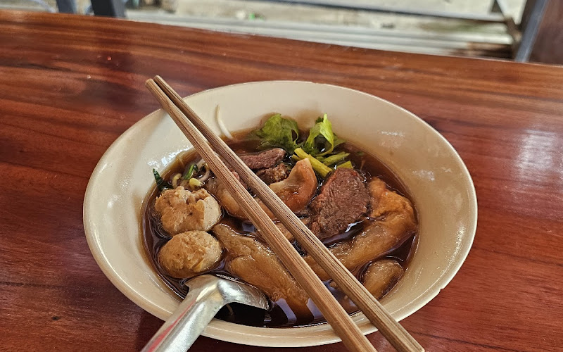ข้าวราดแกงนายก้อง
