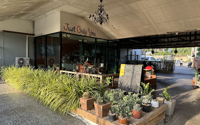 Dedthodsaphak Restaurant