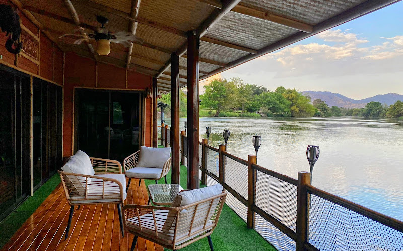 ザ・パロット イン カーンチャナブリー