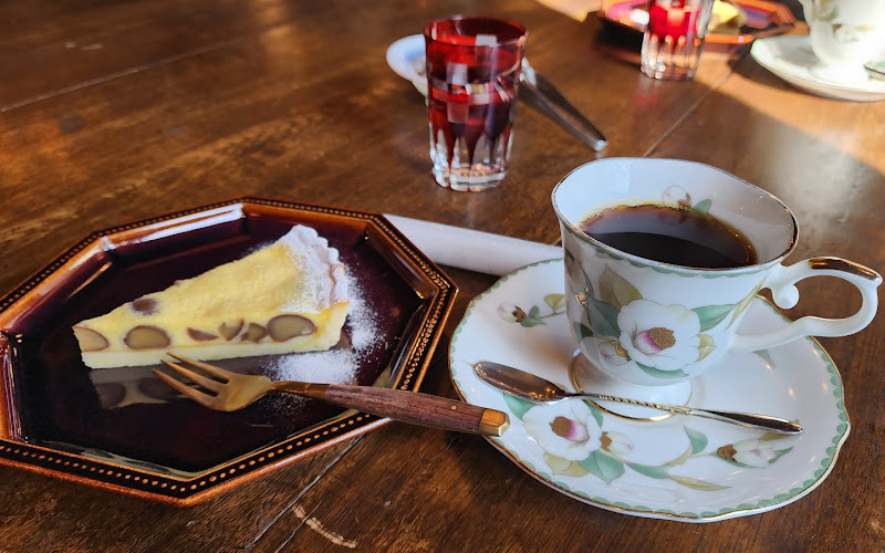 Antique Tea Salon Rian