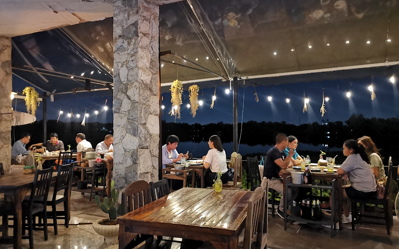 บ้านระเบียงบึง Restaurant