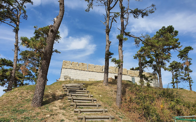 Gyeryong Dondae Fort
