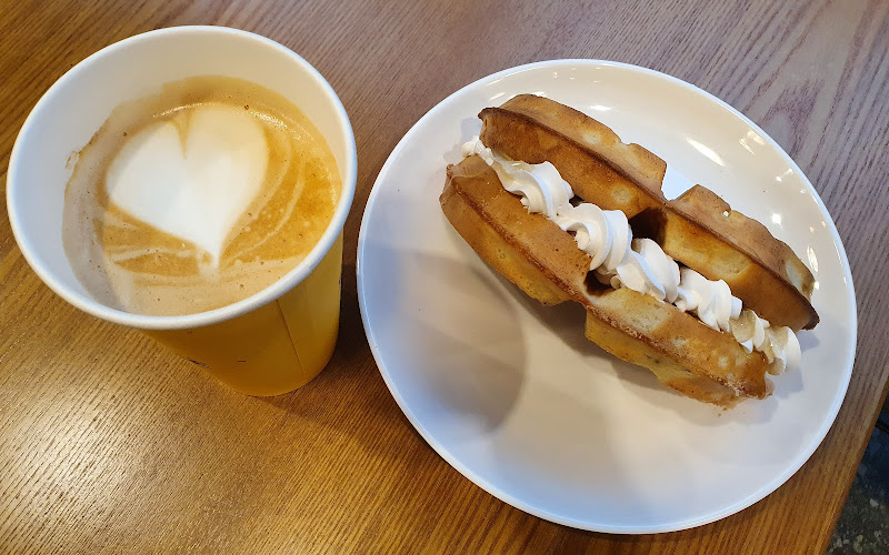 컴포즈커피 명일역점