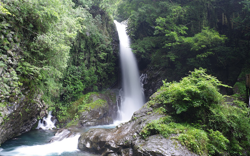 Kama-daru Falls (7)
