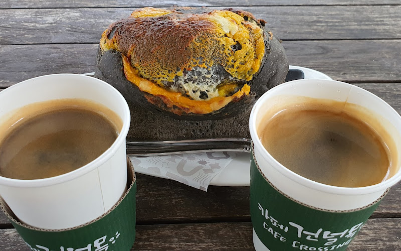 카페 건널목 (Cafe Crossing)