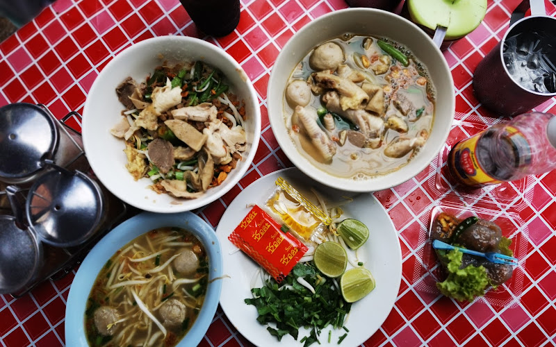 ก๋วยเตี๋ยวเนื้อ หน้าโรงไฟฟ้า - Local Beef Noodle (Halal)