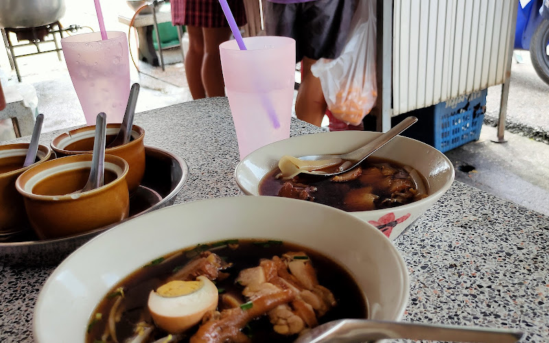 ร้านก๋วยจั๊บป้าเหลียว