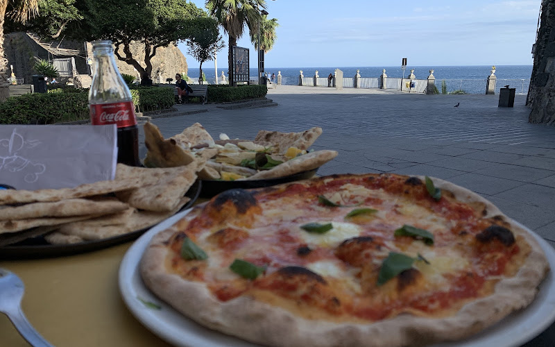 La Luna ad Aci Castello
