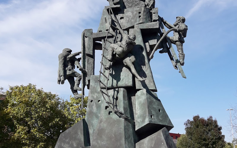 Monumento Al Vigile Del Fuoco (Mauro Vincenzi 2008)